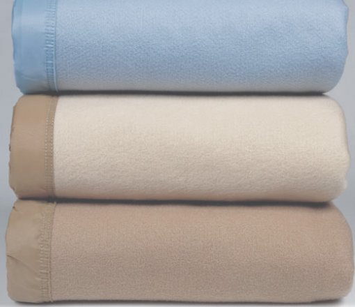Otel tipi akrilik battaniyeler<br />
Akrilik pamuk karışımı battaniyeler<br />
Polar battaniyeler  istenilen renk ve ebatta üretilebilir.