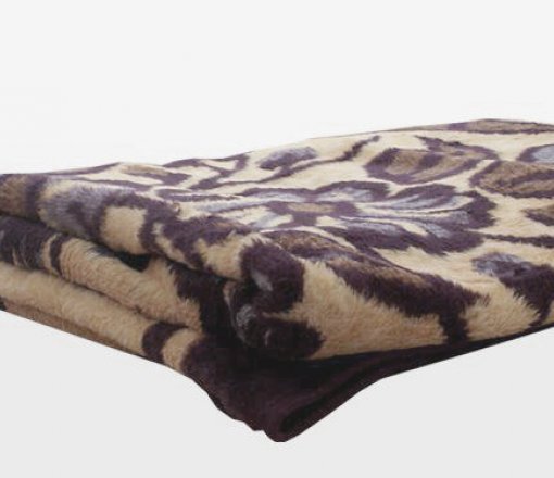 Muhtelif renk ve kalitelerde istenilen ebatlarda üretilebilen battaniyeler.