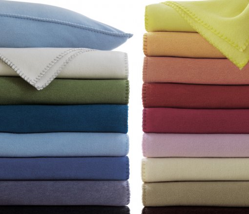 Hastane kullanımına uygun antibakteriyel uygulamalı  üretilen akrilik veya polar battaniye çeşitleri.