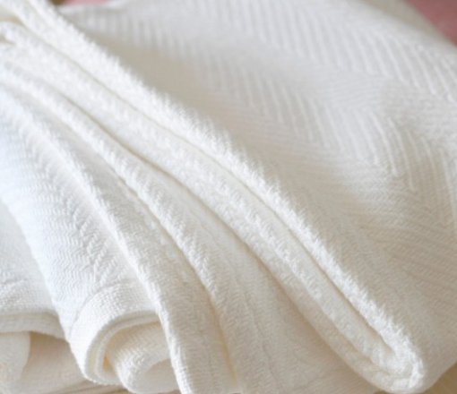 Düz veya Kurum logosu jakar dokuma  ile hazırlanan antibakteriyel uygulamalı pikeler.