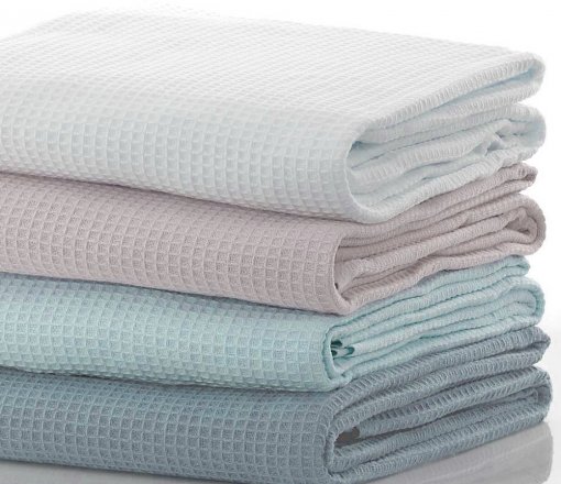 %100 cotton 260gr/m2 ağırlıktan 380gr/m2 ağırlığa kadar armürlü ve jakarlı olarak istenilen ebat ve renklerde üretim yapılmaktadır.<br />
Kenarlar biyeli olarak üretilerek kullanım ömrü uzatılmaktadır.