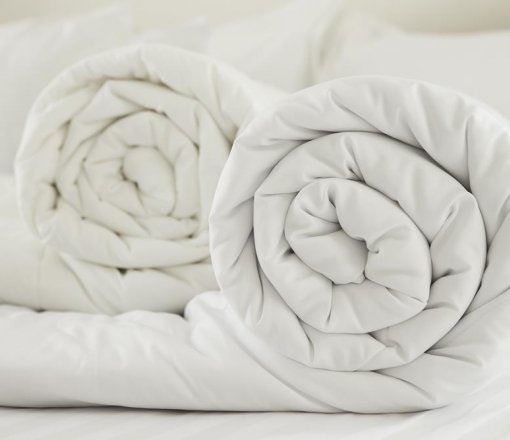 1-İç dolgu malzemesi silikon elyaf ve microjel (kaztüyü kalitesinde)  olarak 2 ayrı ve tercih edilen yorgan üretimimiz bulunmaktadır.<br />
2-Diğer tercih edilen yorgan çeşidimiz  ise kaztüyü yorganlardır.İstenilen gıdık oranında üretim yapılabilir (%30-%50-%70-%95 vb.gibi) <br />
Talep doğrultusunda yorgan ve yastık menüsü oluşturabilir.